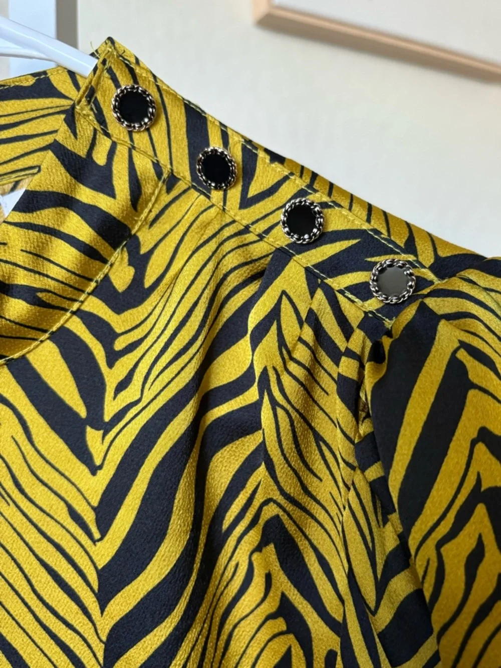 $349 Rahi Women's Yellow Black Puff-Sleeve Mock-Neck Ruffled Tiger Mini Dress M - Picture 7 of 10